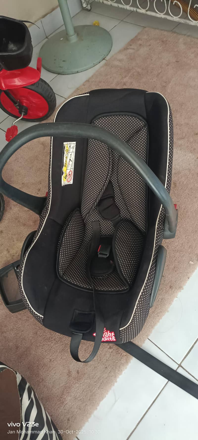 استعمال شدہ بیبی کیری سیٹ / کار سیٹ (بہترین حالت میں) تفصیل 2