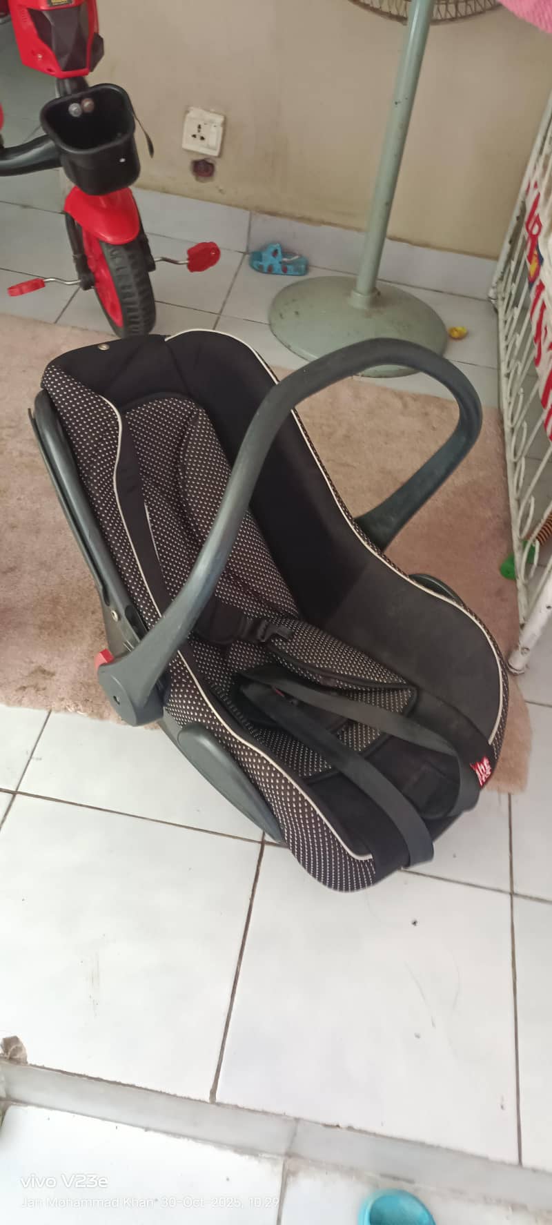 استعمال شدہ بیبی کیری سیٹ / کار سیٹ (بہترین حالت میں) تفصیل 3