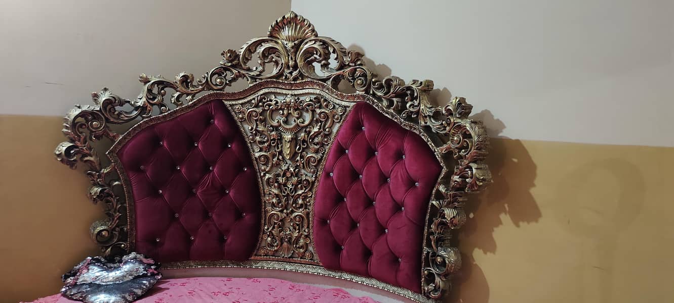 interior round bed set. 0