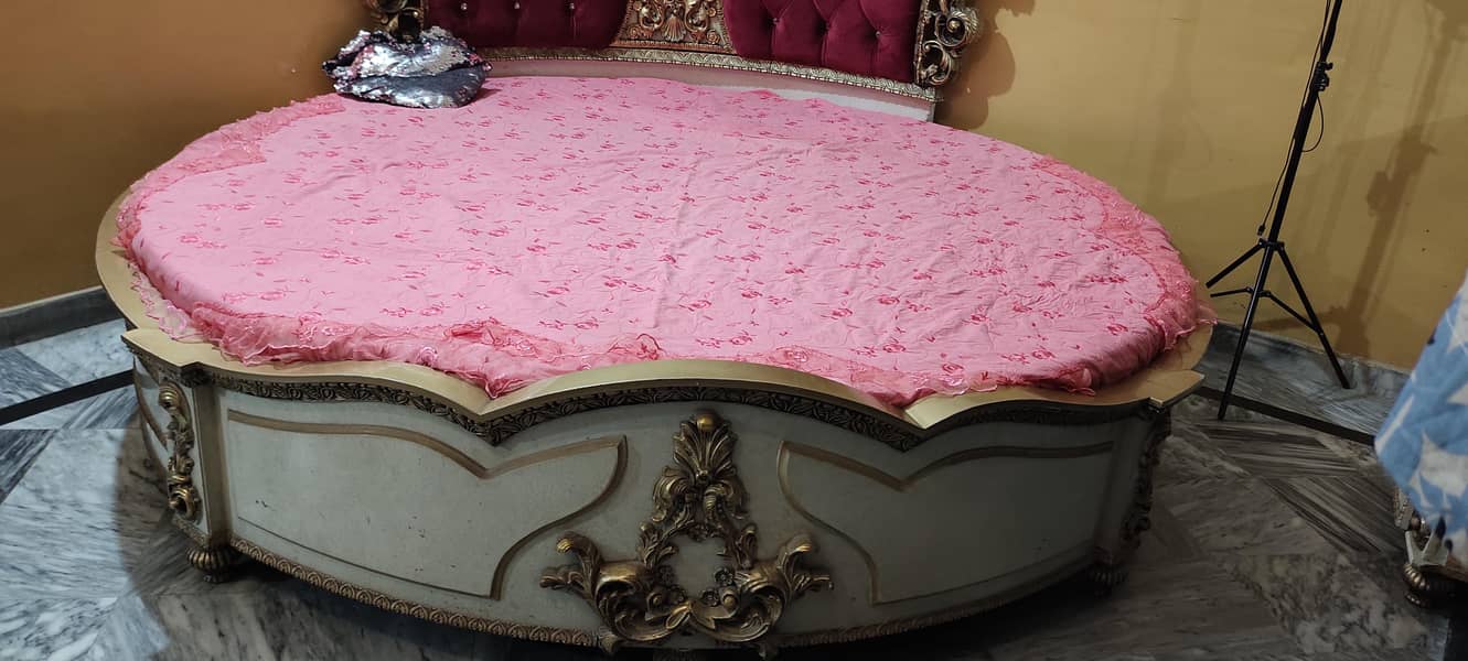 interior round bed set. 3