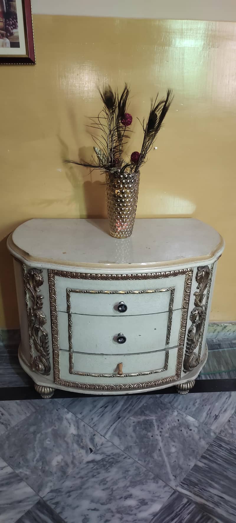 interior round bed set. 8