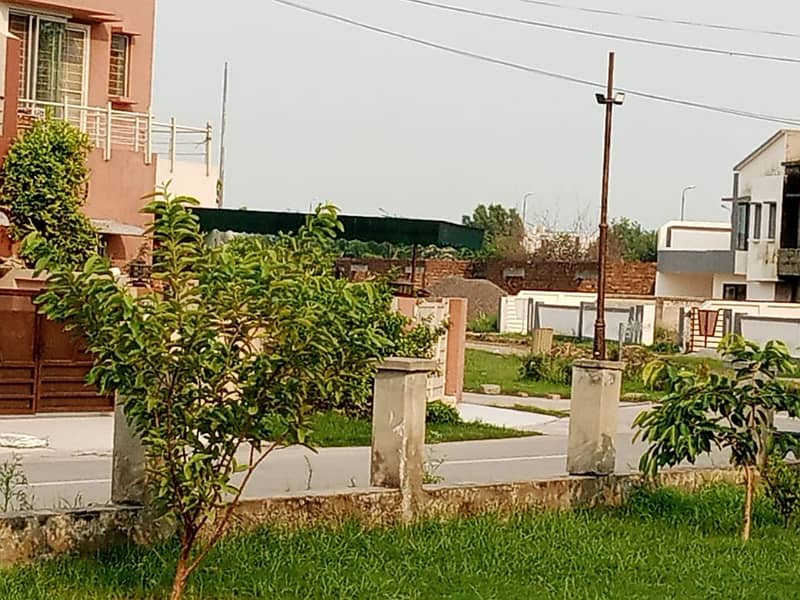 5 Marla plot is avalabel in Eden Garden with reasonable price. 3