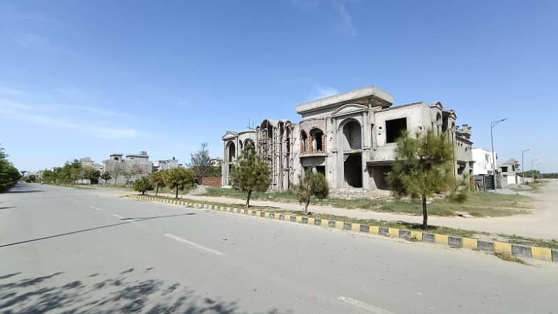 5 Marla Ready-for-Possession Plot in Shoaib Block, SA Gardens Phase 2 Perfect Location! 4