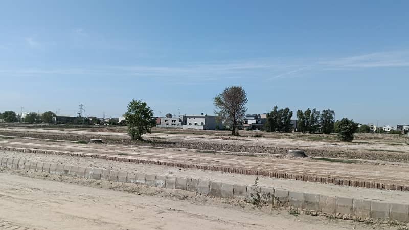 8 Marla Ready-for-Possession Plot in Premium Residencia, SA Gardens Phase 2 Prestigious Location! 6