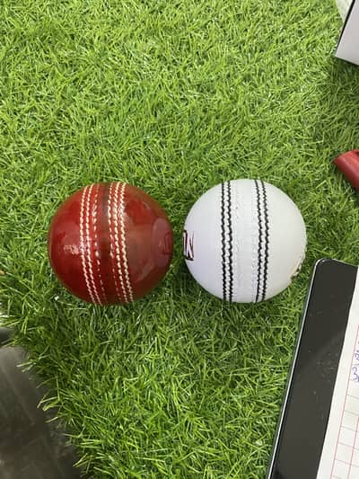 4 piece red and white ball
