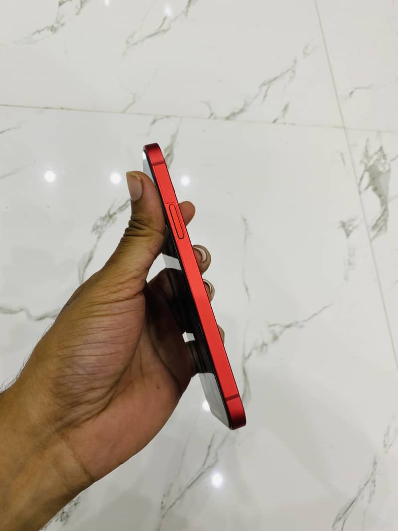 iPhone 12 in 256 gb pta approved with box. 7