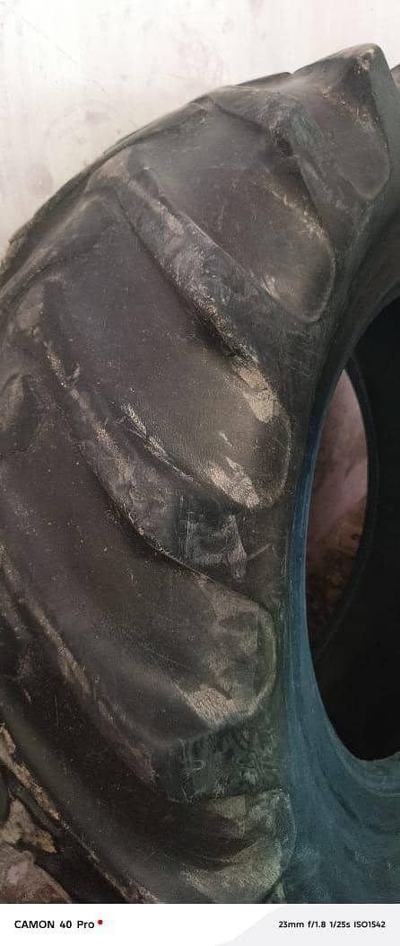 ٹریکٹر 385 کے ٹائر فار سیل 0