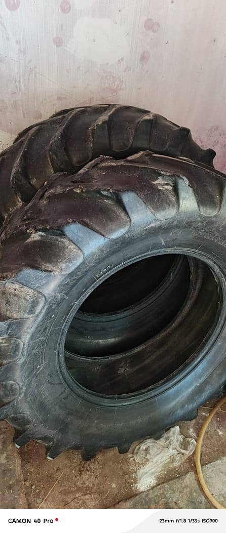 ٹریکٹر 385 کے ٹائر فار سیل 1