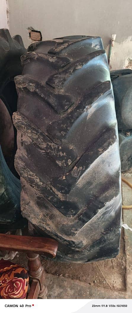 ٹریکٹر 385 کے ٹائر فار سیل 2