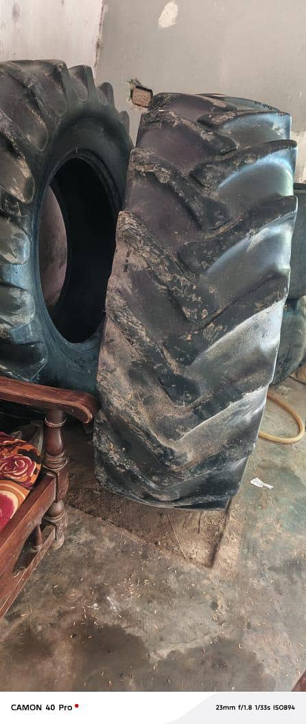 ٹریکٹر 385 کے ٹائر فار سیل 3