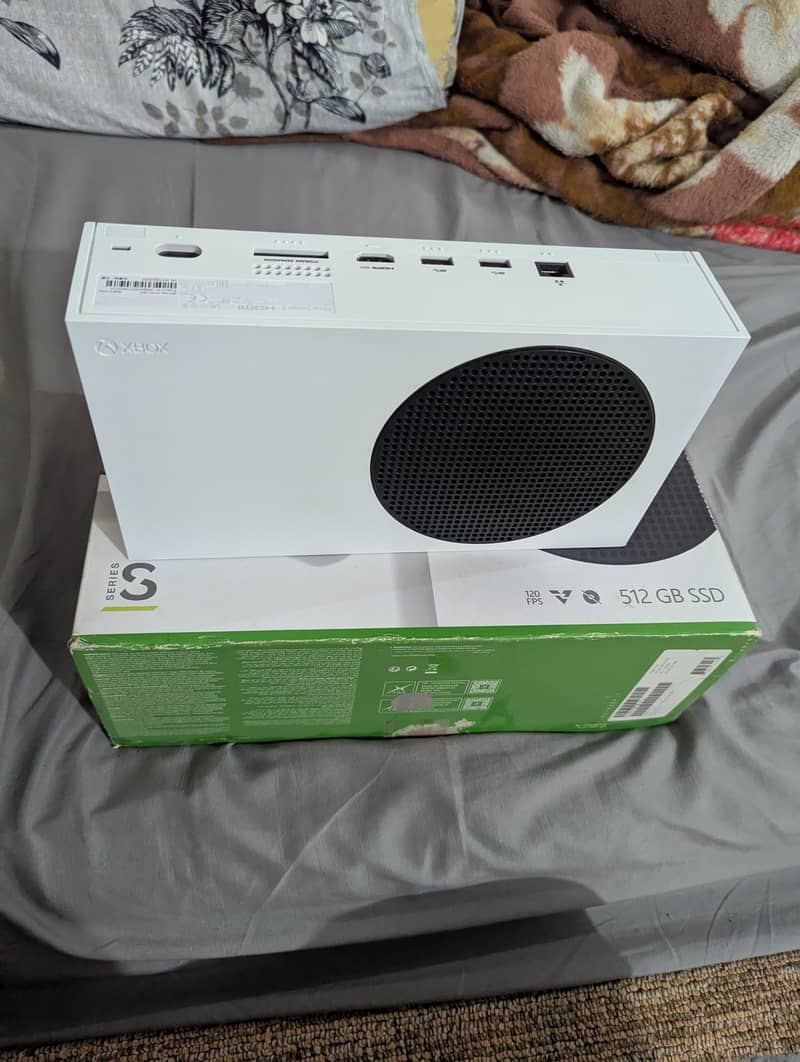 xbox series s 2 month used almost brand new with box and controller 0
