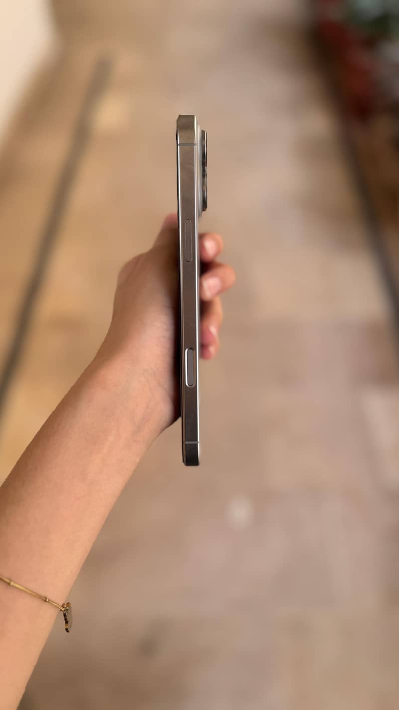 Iphone 16 pro max 256gb non pta jv with box 4