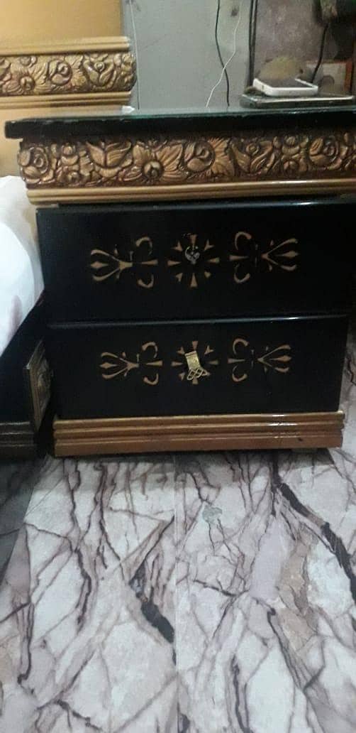 Complete Bed Set Side Tables  & Dressing Table 3
