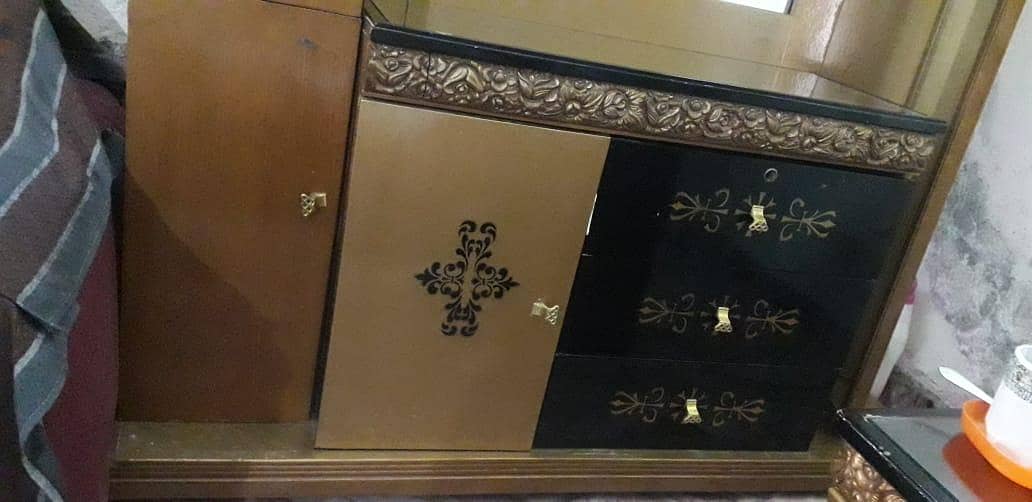 Complete Bed Set Side Tables  & Dressing Table 6