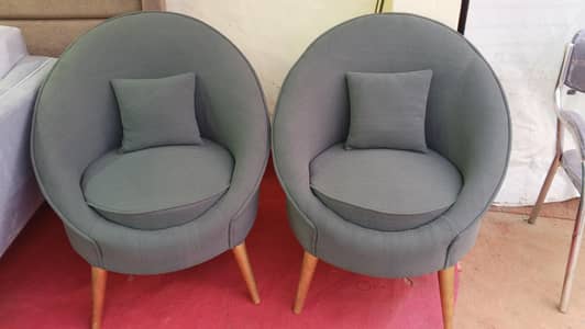 bed room chairs setty  and outman