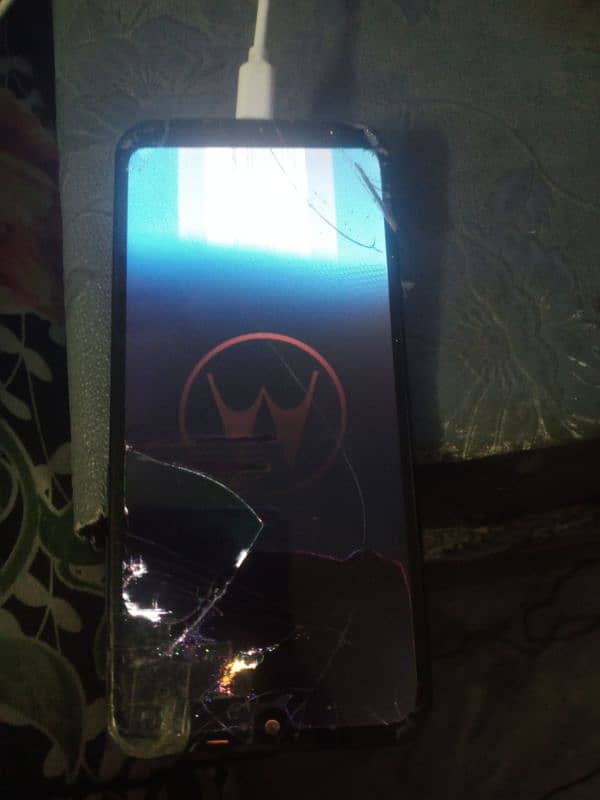 Moto e6s (panel damaged) 3