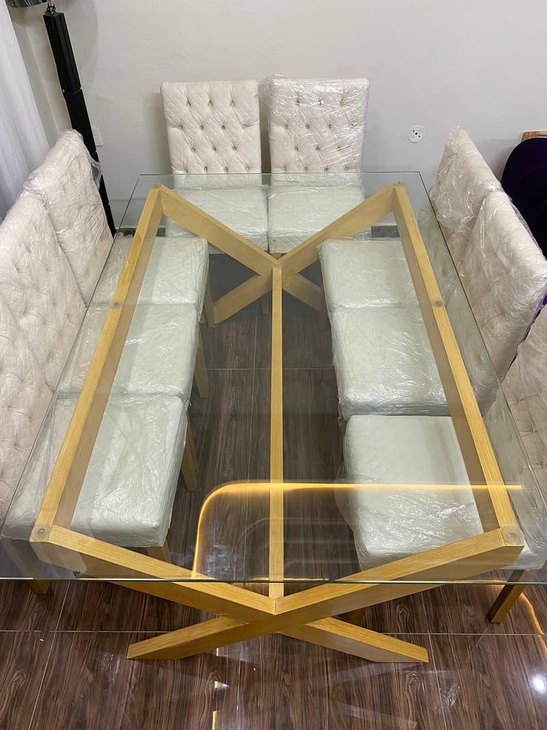 8 seats dining set. 0