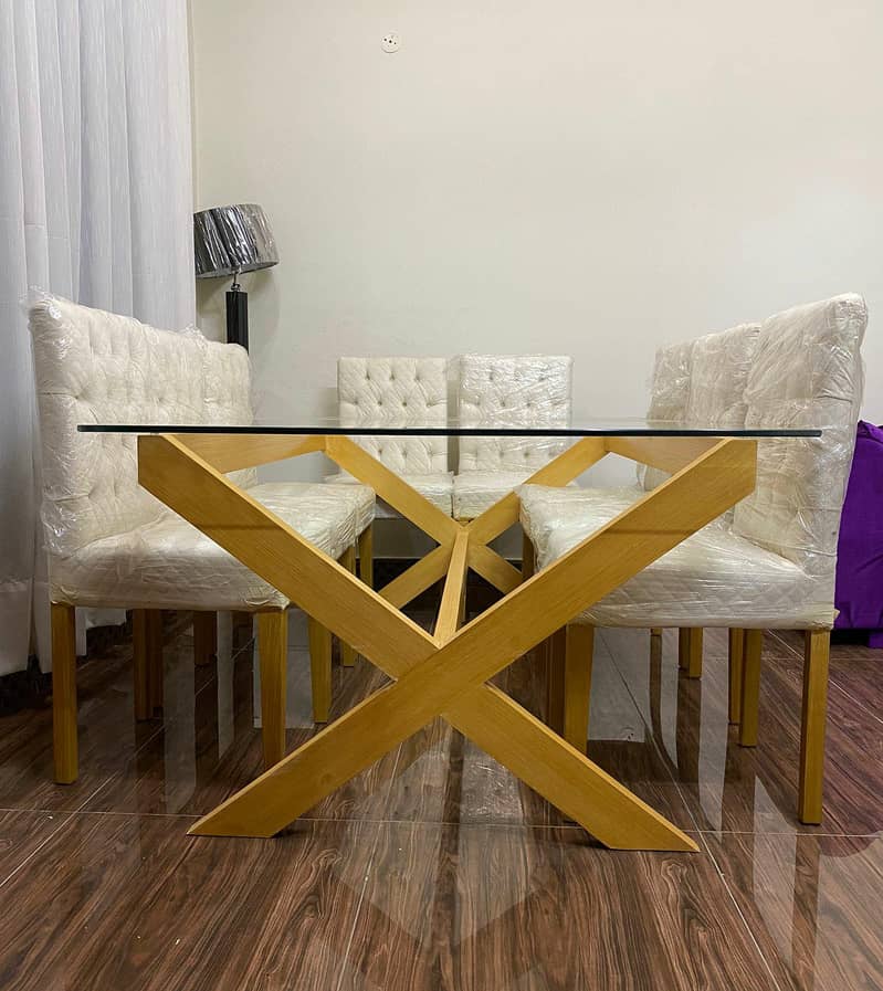 8 seats dining set. 1
