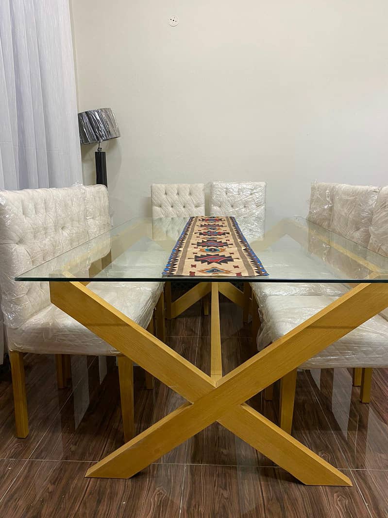 8 seats dining set. 3