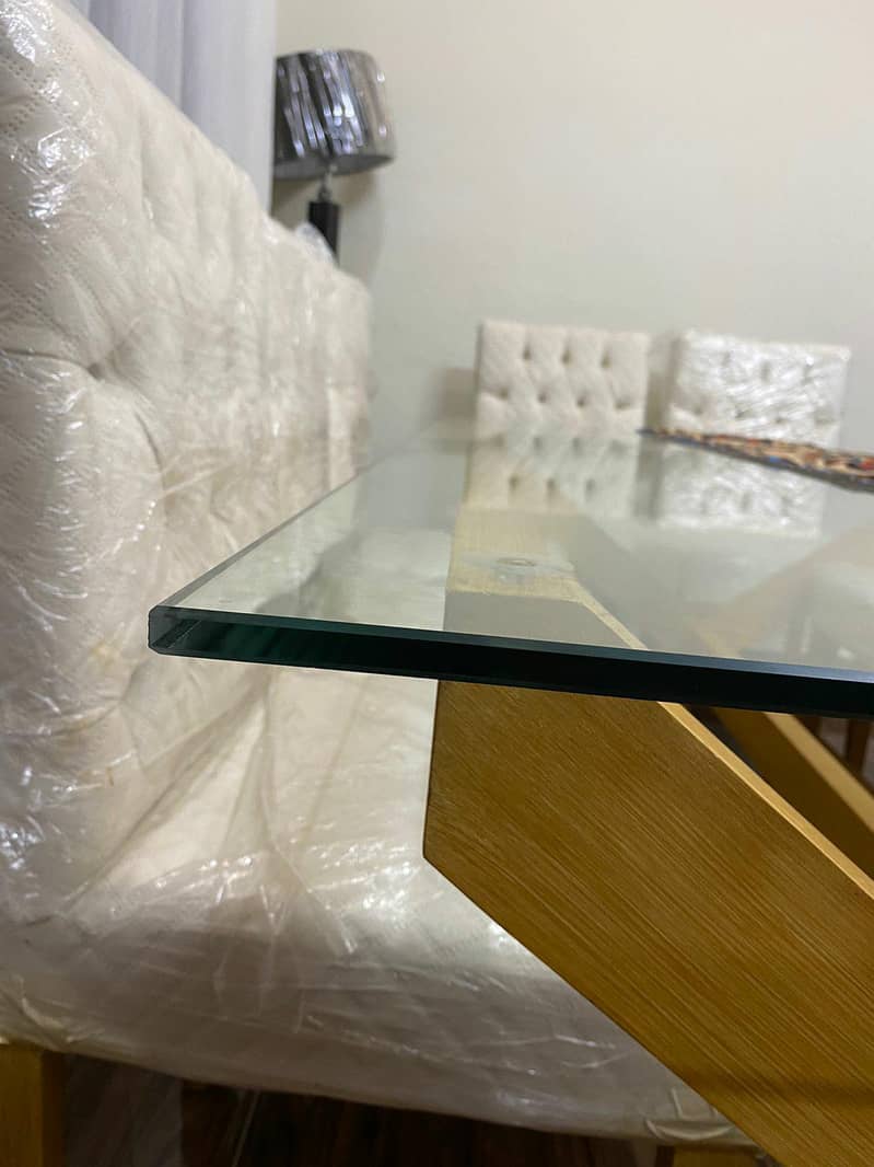 8 seats dining set. 5