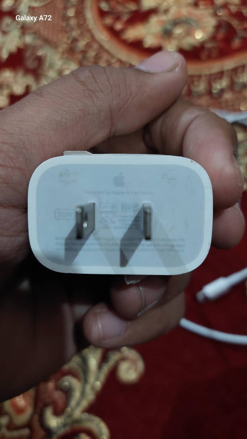 Original Iphone Adopter With Cable 1