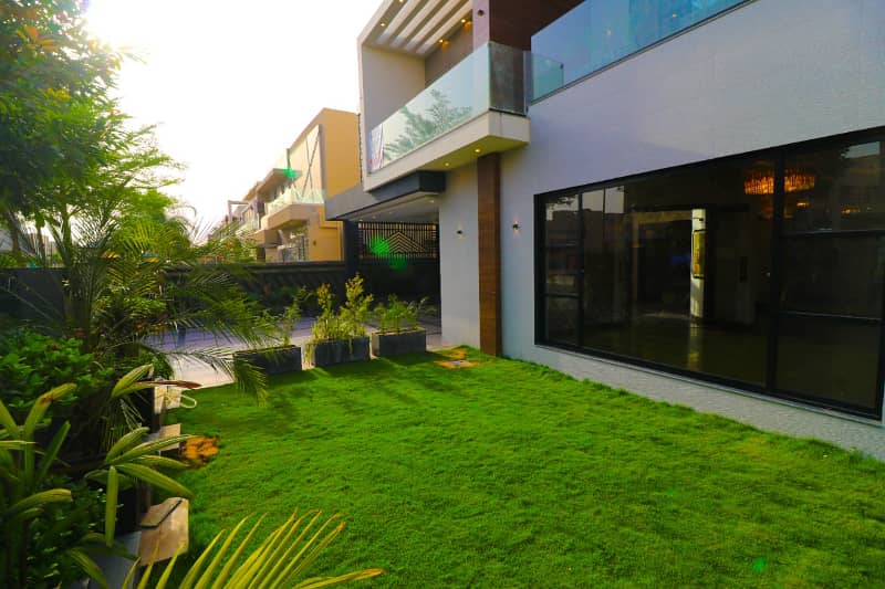 1 Kanal Elegant And Fully Maintained Super Hot Located Bungalow Is Available For Sale In The Best Block Of DHA Phase 6 Block D Lahore. 8