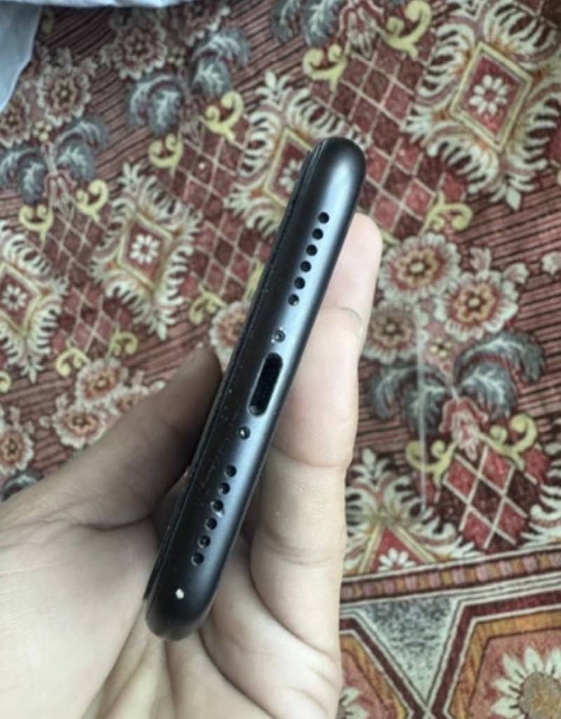 IPHONE 11 NON PTA FACTORY  UNLOCK 0