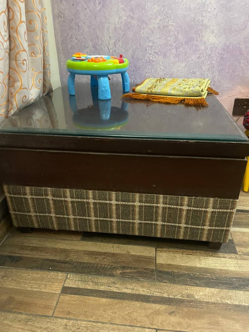 High Quality Green/Biege Sofa side table 1