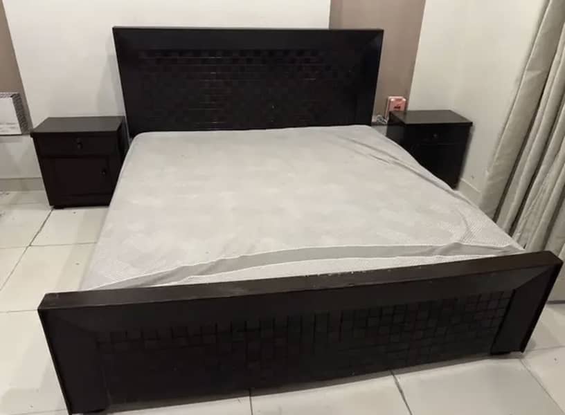 King size bed, two side tables and dressing table 1