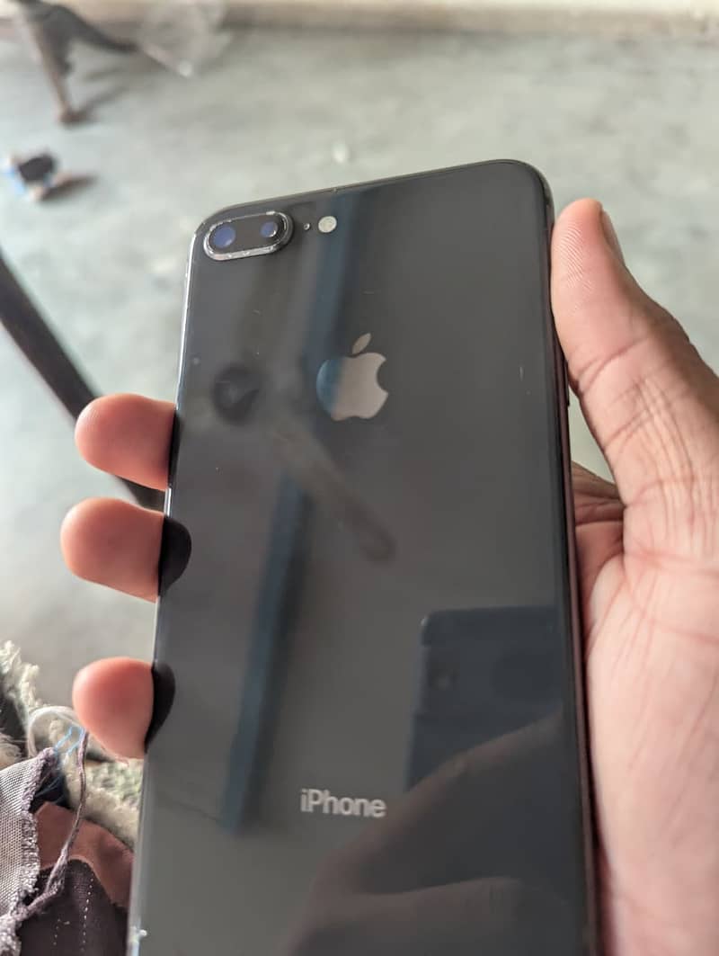 Apple iPhone 8 Plus 0