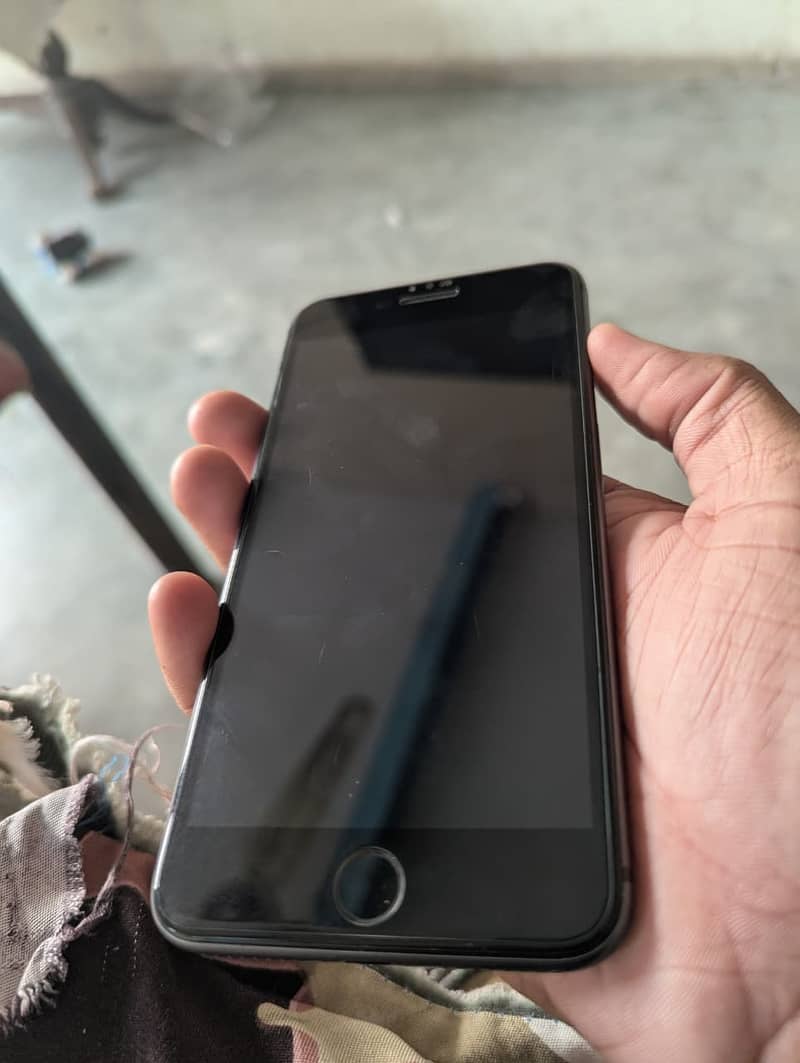 Apple iPhone 8 Plus 1