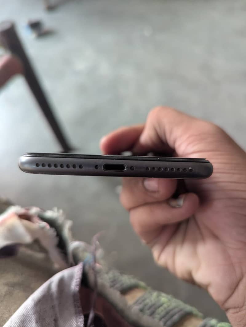 Apple iPhone 8 Plus 3