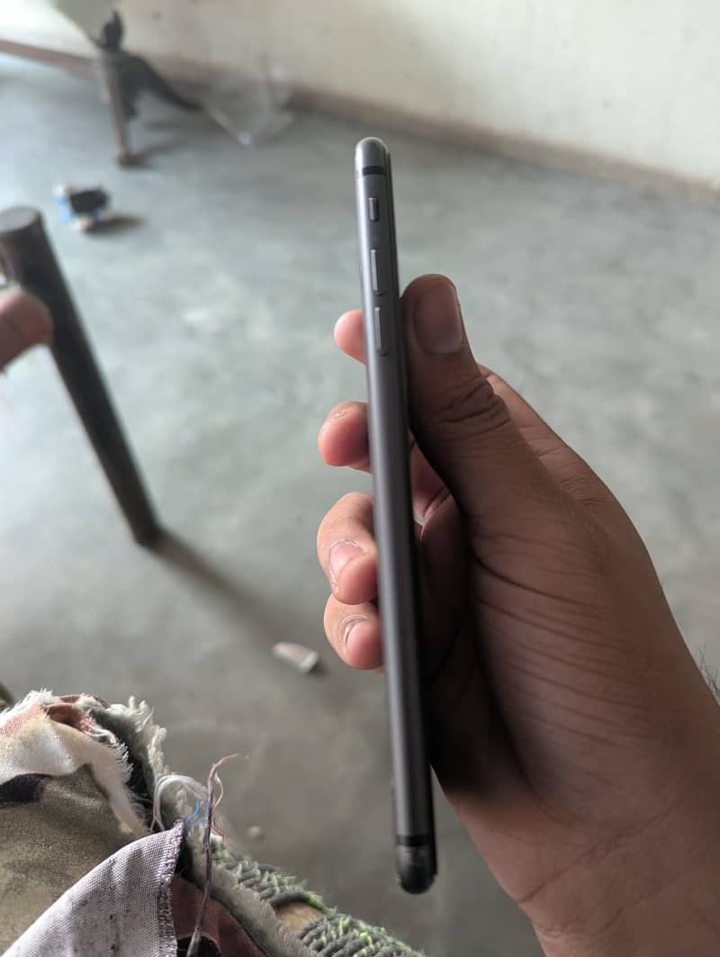 Apple iPhone 8 Plus 4