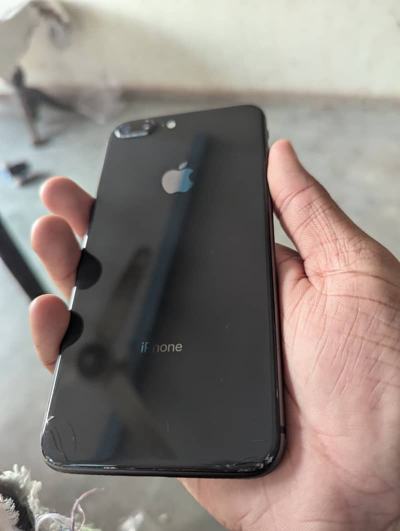 Apple iPhone 8 Plus 5