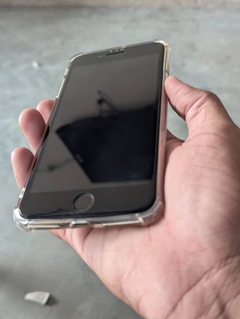 Apple iPhone 8 Plus 6