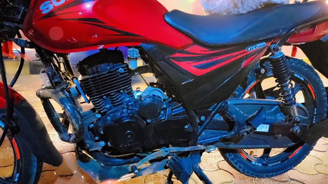 Suzuki GR 150 1