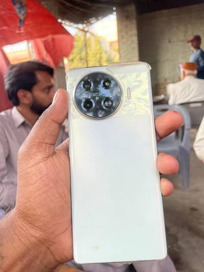 Tecno spark 20 pro plus