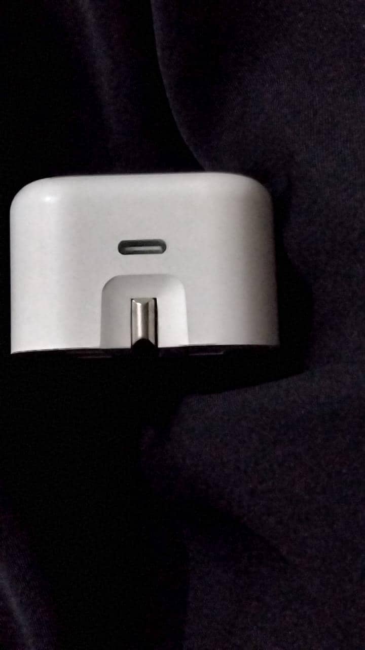 Iphone Orignal Adaptor Three pin 3