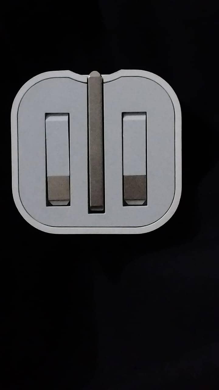 Iphone Orignal Adaptor Three pin 4