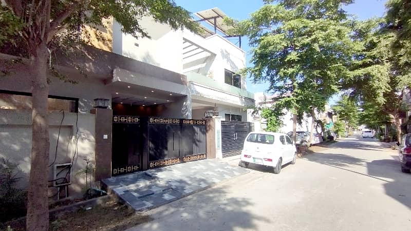 A Stunning House Is Up For Grabs In Lake City - Sector M7 - Block C Lahore 3