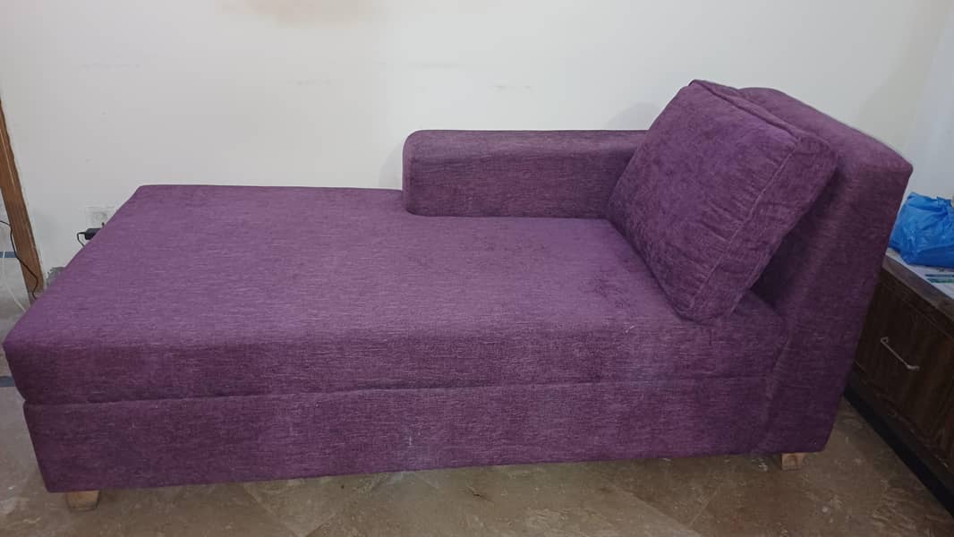 3 seater sofa/Day bed 0