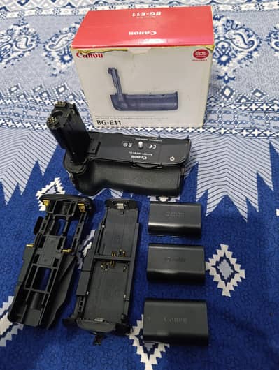 Battery Grip with 3 batteries