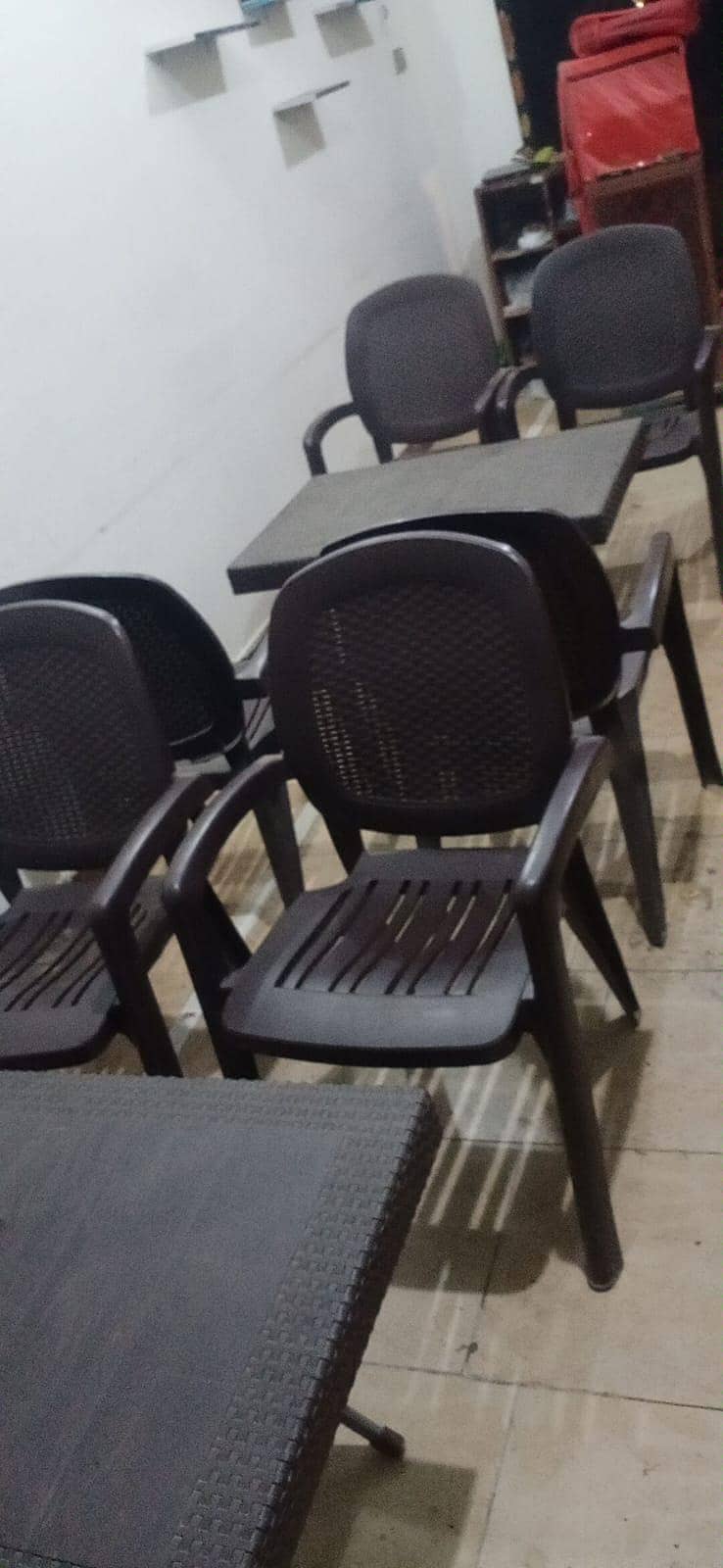 swarmna counter n sitting n case counter.  chiar. 0