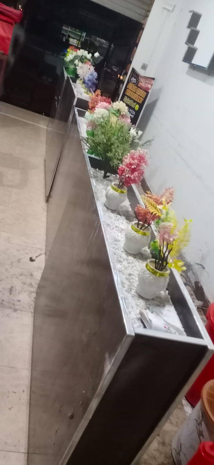 swarmna counter n sitting n case counter.  chiar. 3