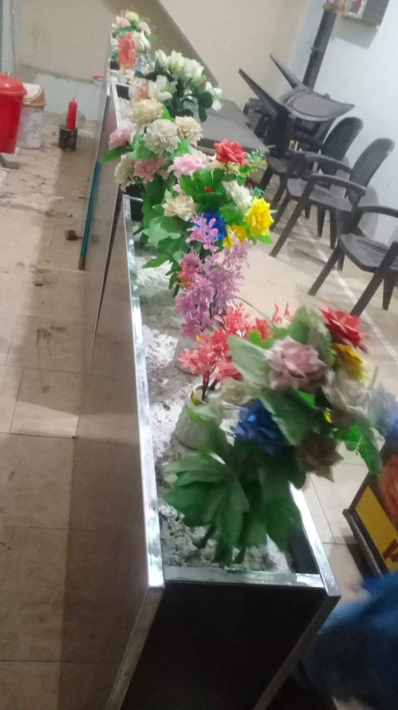 swarmna counter n sitting n case counter.  chiar. 7