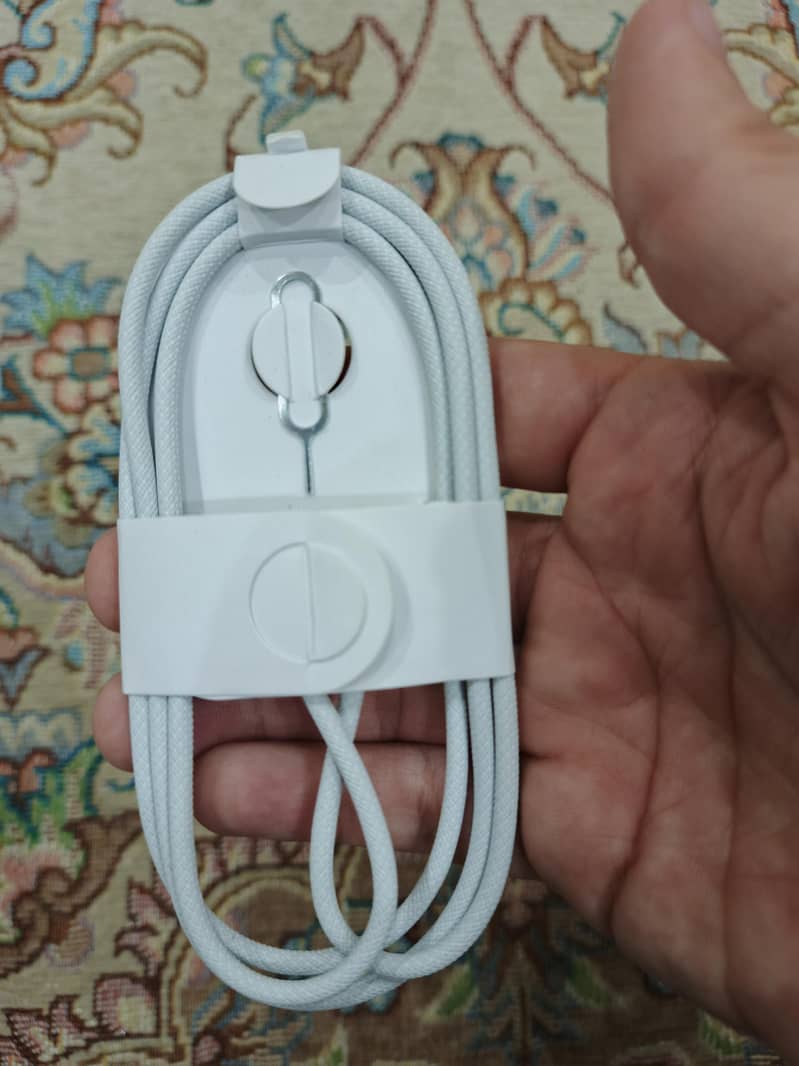 16 Pro Max Box Pull out cable 1