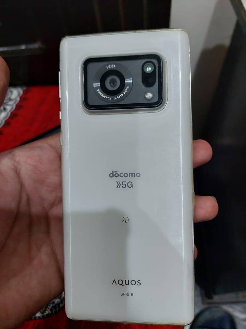 Sharp Aquos r6 no exchange, only whatsapp - Mobile Phones - 1108079569