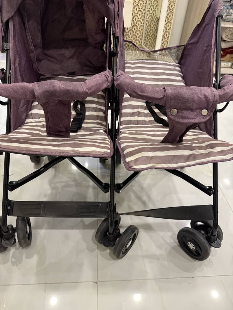 Twin stroller 4