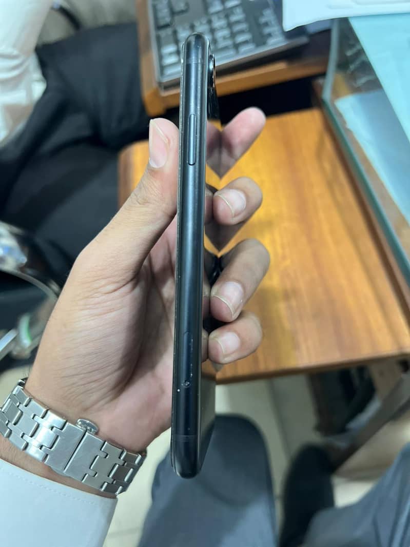 Apple iPhone XR 1