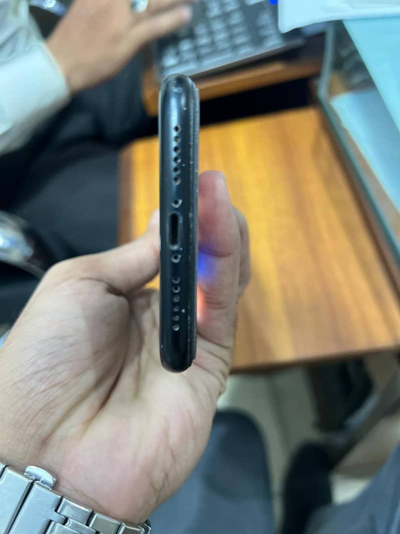 Apple iPhone XR 4